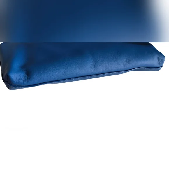 Bottega Veneta Intrecciato Leather Messenger Bag With COA Authentication - Picture 6 of 16